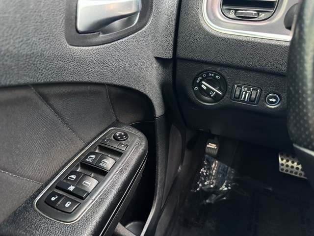 Dodge Charger photo 12