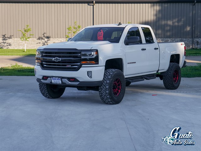 Chevrolet Silverado photo 3