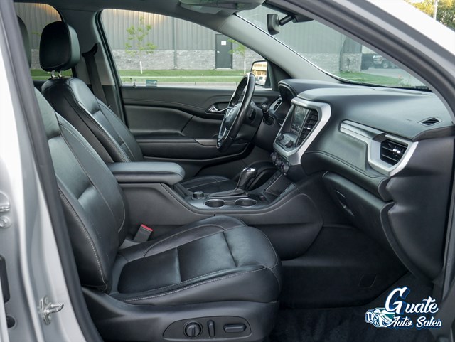 GMC Acadia photo 18