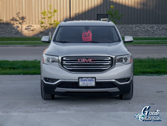 GMC Acadia photo 2