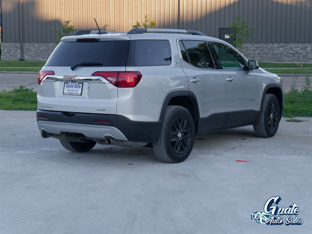 GMC Acadia photo 14