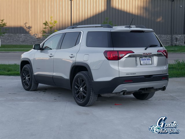 GMC Acadia photo 11
