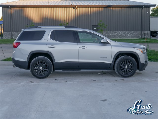 GMC Acadia photo 15