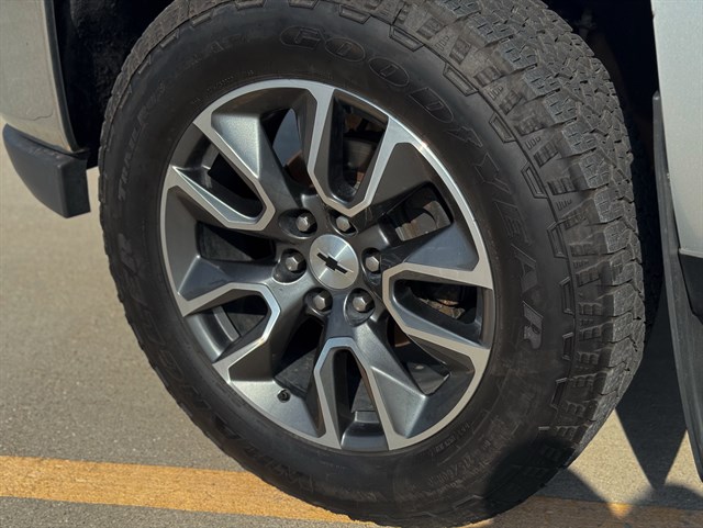 Chevrolet Silverado photo 14