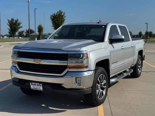 Chevrolet Silverado photo 3