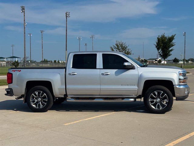Chevrolet Silverado photo 21