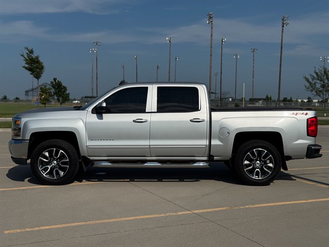 Chevrolet Silverado photo 15