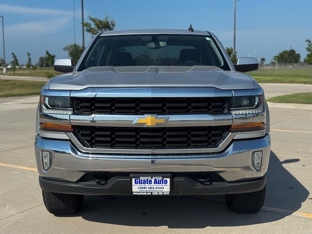 Chevrolet Silverado photo 2