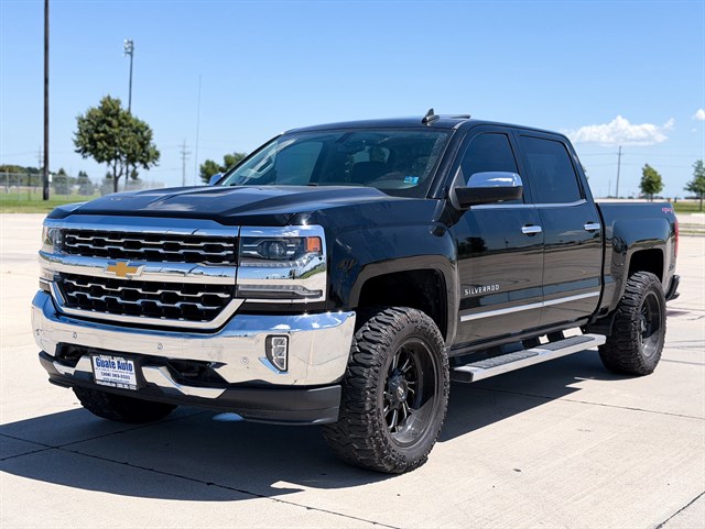 Chevrolet Silverado photo 3