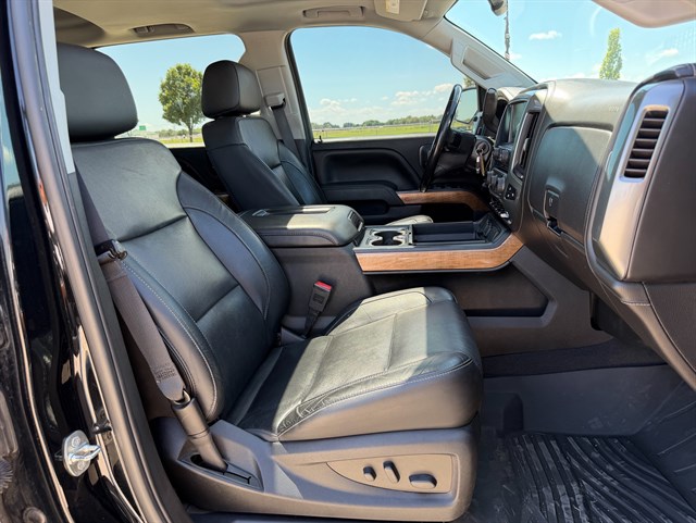Chevrolet Silverado photo 19