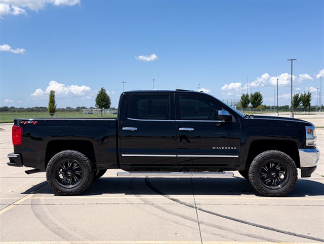 Chevrolet Silverado photo 14