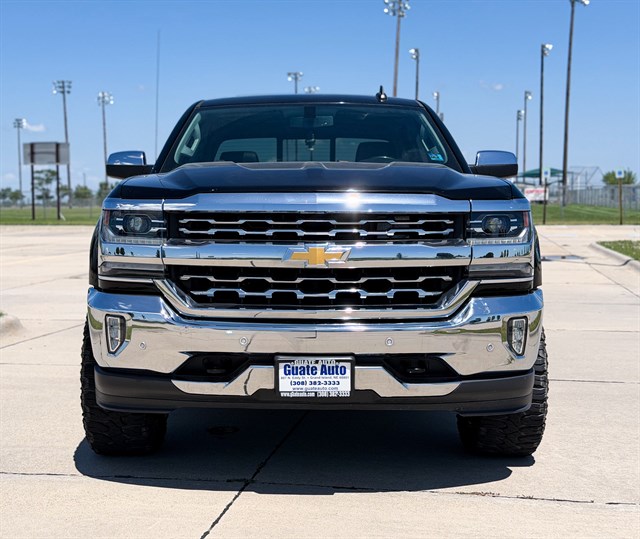 Chevrolet Silverado photo 2