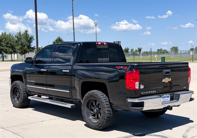 Chevrolet Silverado photo 11