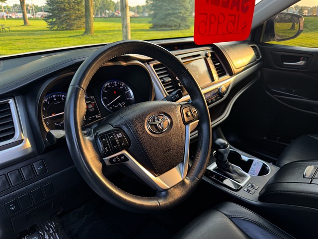 Toyota Highlander photo 4