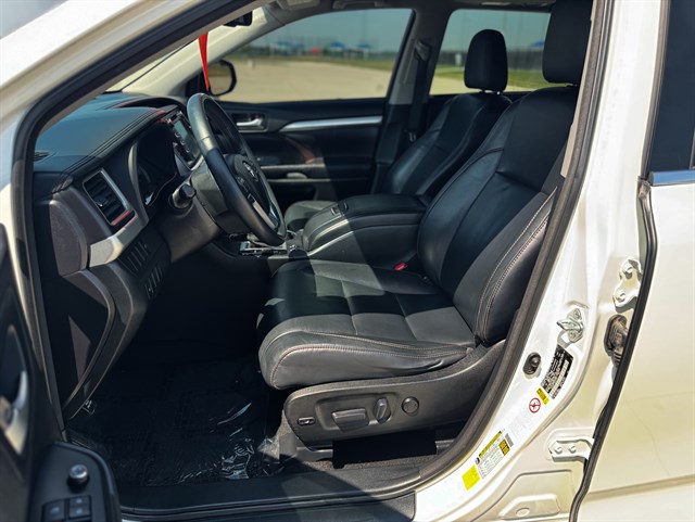 Toyota Highlander photo 12