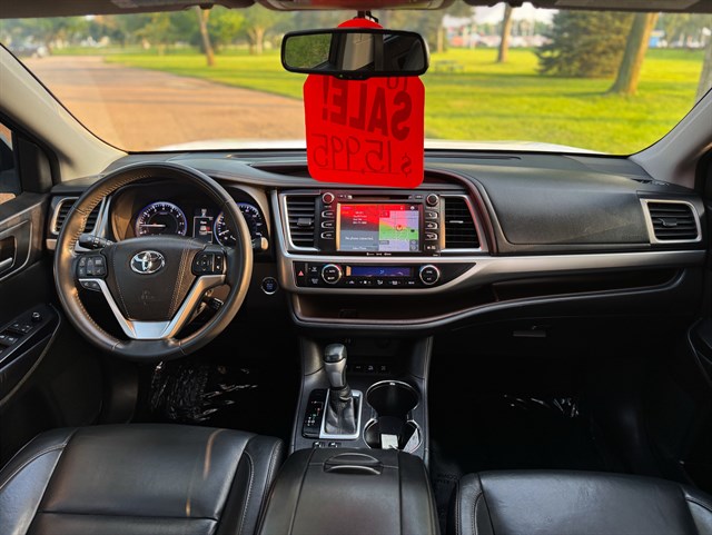 Toyota Highlander photo 5