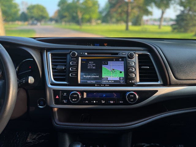 Toyota Highlander photo 9