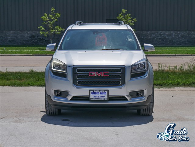 GMC Acadia photo 2