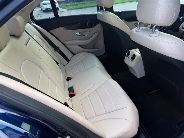 Mercedes-Benz C-Class photo 15