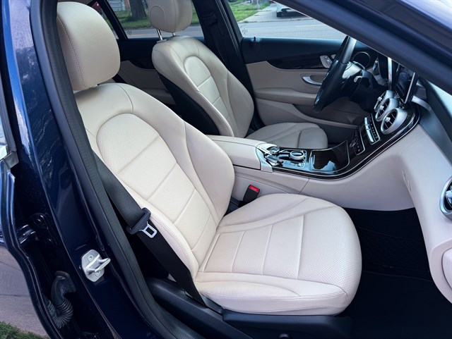 Mercedes-Benz C-Class photo 16