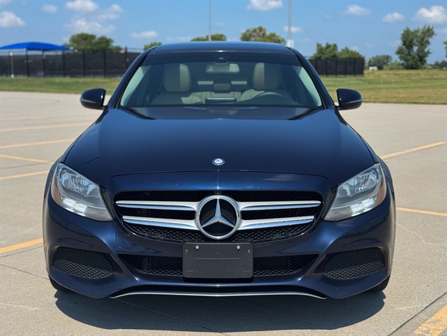 Mercedes-Benz C-Class photo 2