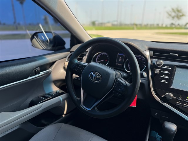 Toyota Camry photo 6