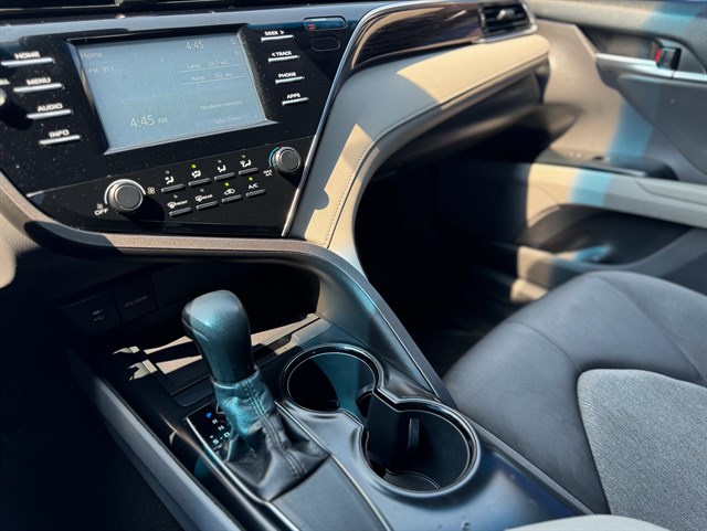 Toyota Camry photo 10