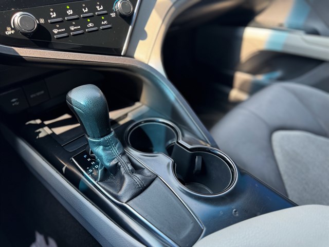 Toyota Camry photo 11
