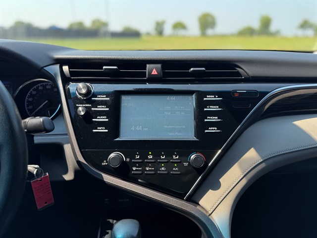 Toyota Camry photo 9