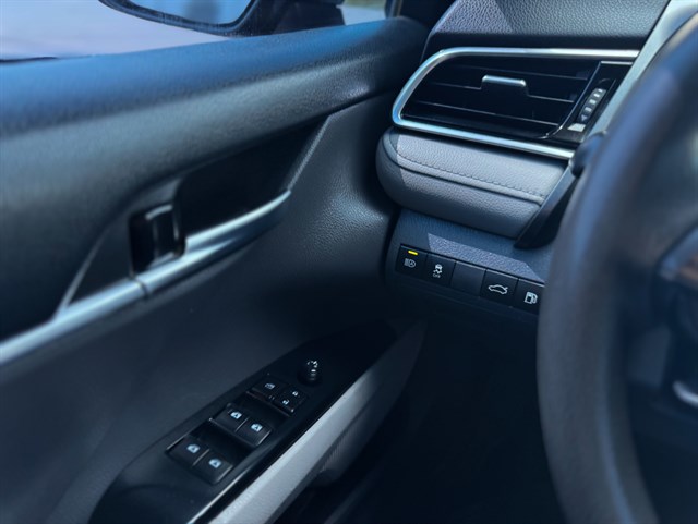 Toyota Camry photo 13