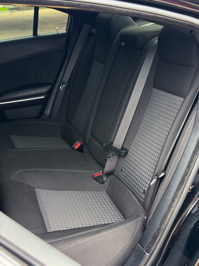 Dodge Charger photo 13