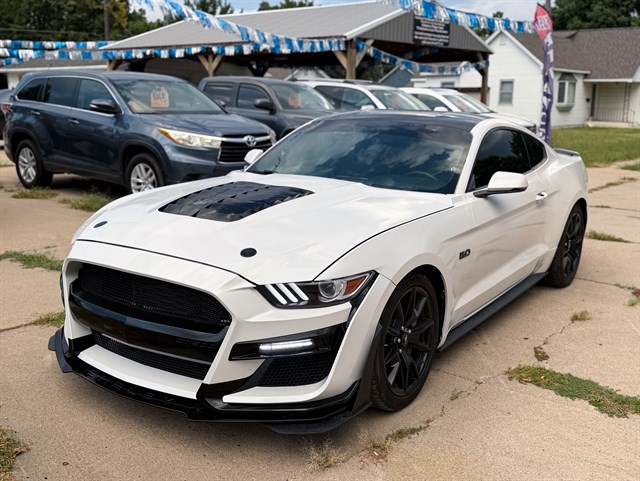 Ford Mustang photo 3
