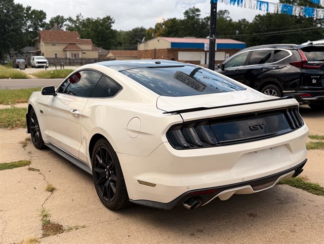 Ford Mustang photo 9