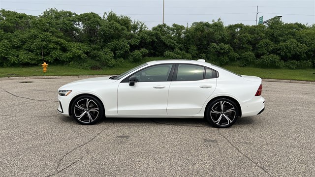 2023 Volvo S60 Plus's photo