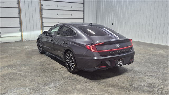 Hyundai Sonata photo 2