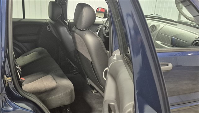Jeep Liberty photo 18