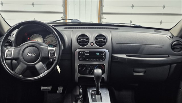 Jeep Liberty photo 11