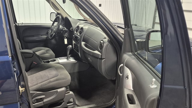 Jeep Liberty photo 17