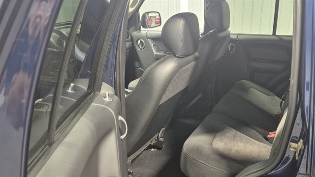 Jeep Liberty photo 16