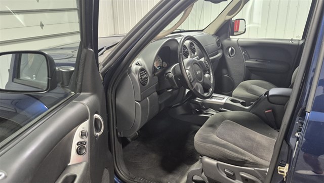 Jeep Liberty photo 15
