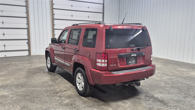 Jeep Liberty photo 2