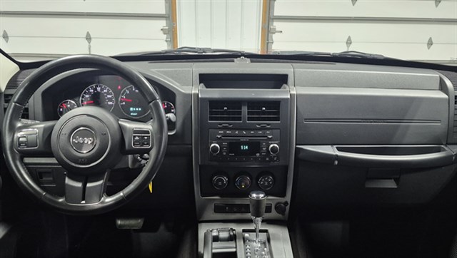 Jeep Liberty photo 11
