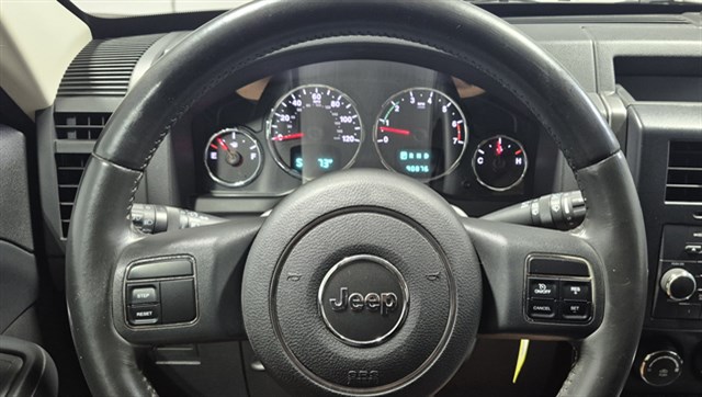 Jeep Liberty photo 12