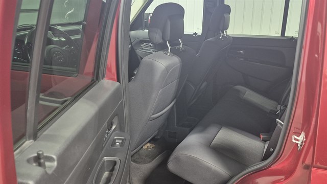 Jeep Liberty photo 20