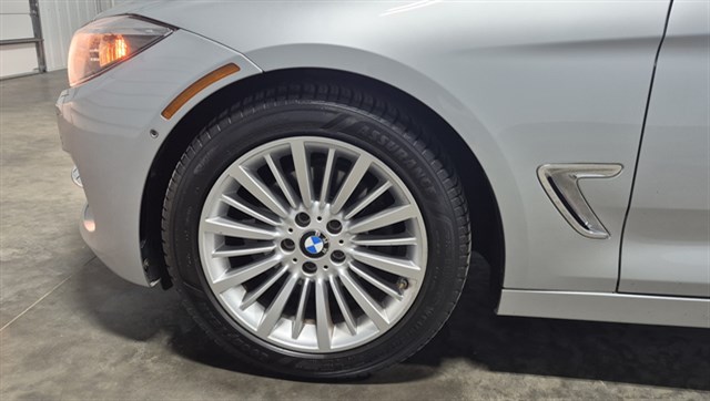 BMW 3 Series photo 9