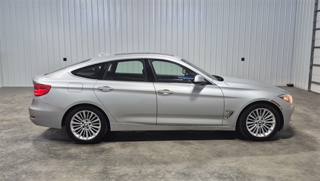 BMW 3 Series photo 5