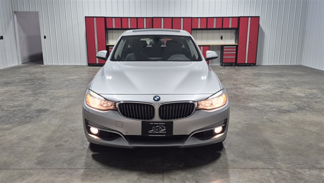 BMW 3 Series photo 7