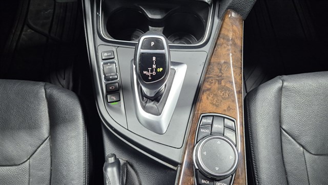 BMW 3 Series photo 16