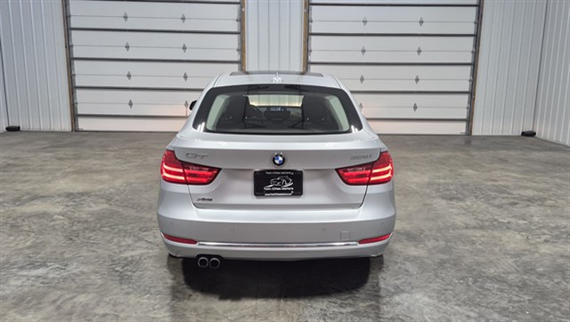 BMW 3 Series photo 3