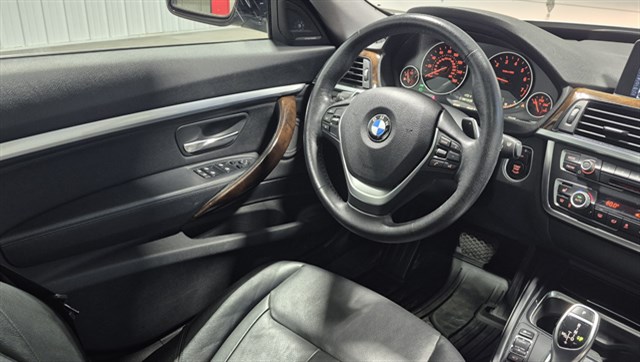 BMW 3 Series photo 18